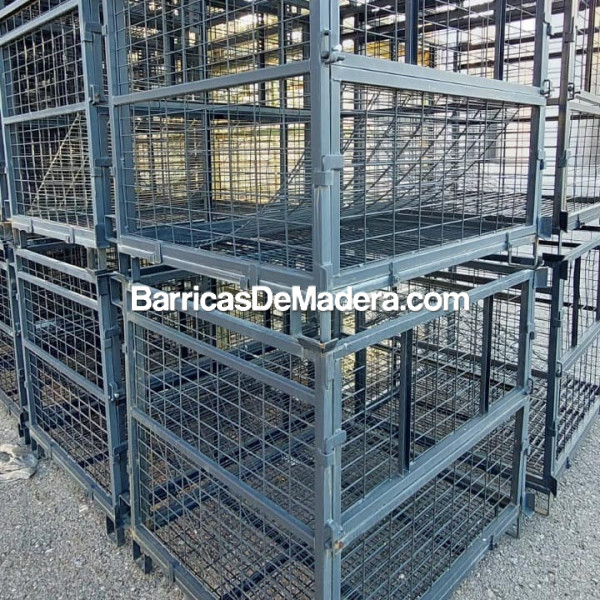 025-2026 Lote de 28 jaulones metálicos para 588 botellas bordelesas